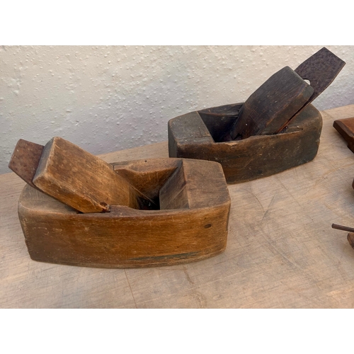 715 - Various Vintage wooden planes. (14)