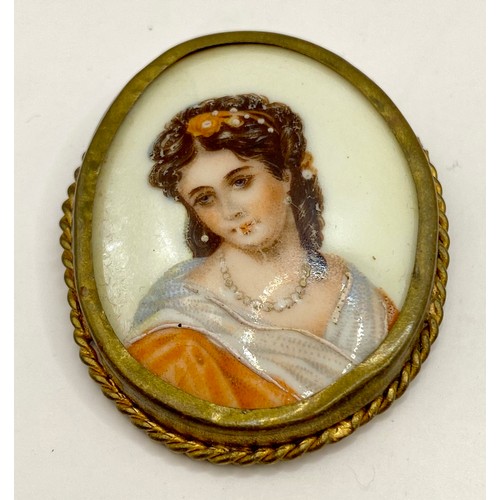 496 - Set of Four Ceramic French Limoges Cameo Brooches. Largest 6cm x 4.5cm (4)