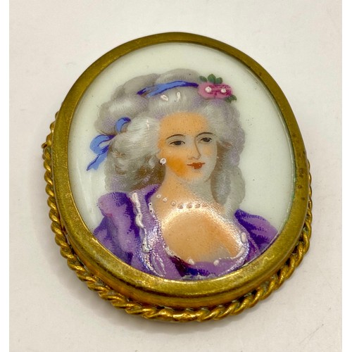 496 - Set of Four Ceramic French Limoges Cameo Brooches. Largest 6cm x 4.5cm (4)