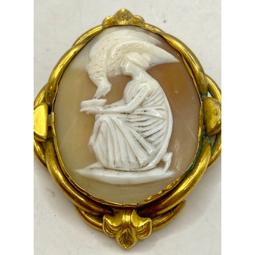 492A - Vintage Yellow Metal Cameo Brooch 7cm x 5.5cm