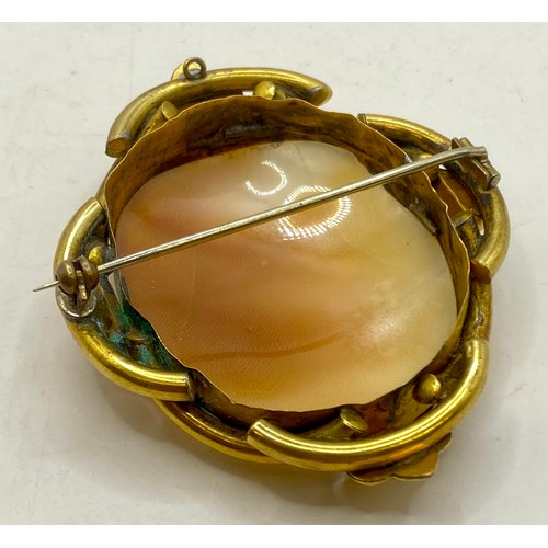 492A - Vintage Yellow Metal Cameo Brooch 7cm x 5.5cm