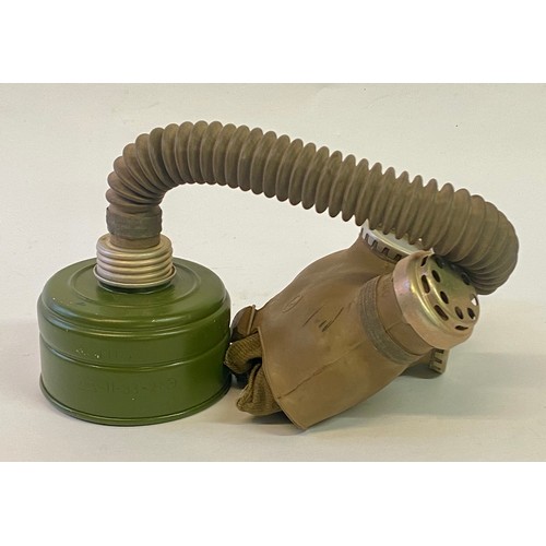 680 - Vintage Military Gas Mask