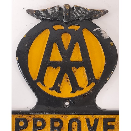 689 - Heavy cast metal AA Sign 'APPROVED GARAGE SERVICES' 23cm x 28cm