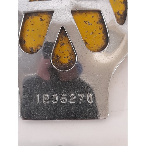 698 - 4 x Vintage AA Car Badges