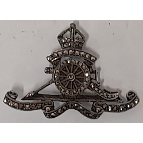 687 - WW2 Sterling silver Royal Artillery Marcasite Sweetheart Brooch, 3cm x 4cm