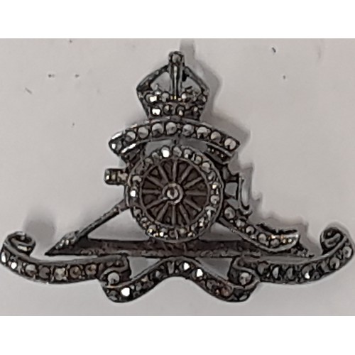 687 - WW2 Sterling silver Royal Artillery Marcasite Sweetheart Brooch, 3cm x 4cm