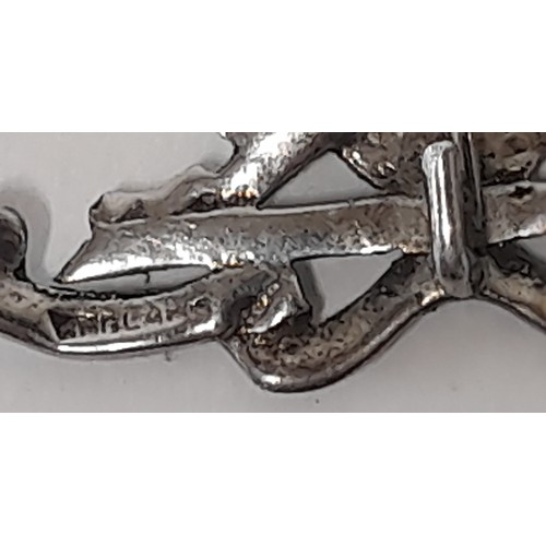 687 - WW2 Sterling silver Royal Artillery Marcasite Sweetheart Brooch, 3cm x 4cm