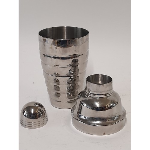 617 - Polished Stainless Steel cocktail shaker, 22cm high