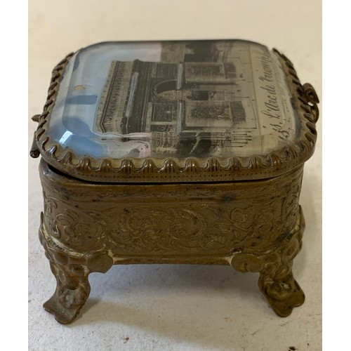 66 - A Vintage Souvenir Trinket Jewellery Box In Gilt Brass And Having A Glass Top With Arc de Triomphe D... 