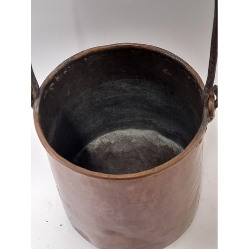 637 - Vintage Heavy Copper Bucket/Pot with Iron swing handle. Bucket 21cm high plus handle