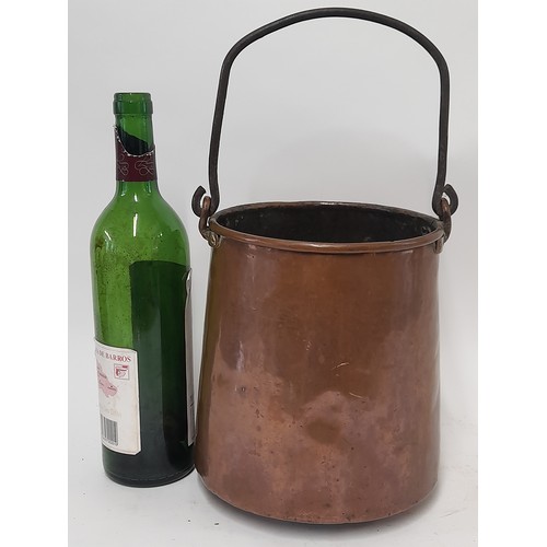 637 - Vintage Heavy Copper Bucket/Pot with Iron swing handle. Bucket 21cm high plus handle