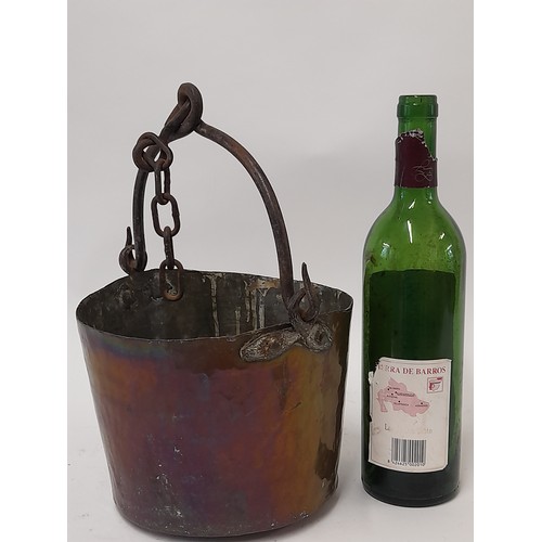 641 - Vintage Copper Cooking Pot with Iron Handle and suspension chain, Pot measures 20cm x 16cm plus hand... 