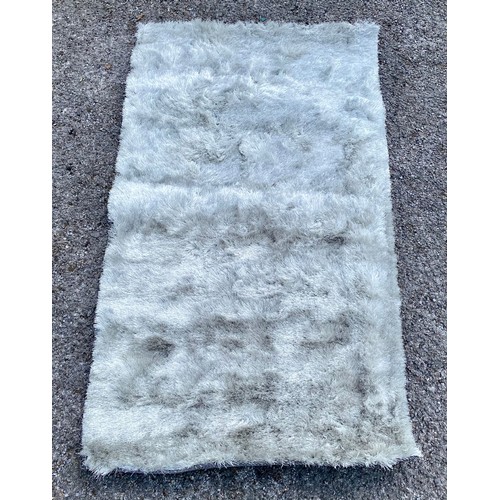 767 - Brand New Glamour / Shimmer Silver Colour Ground Rug 150cm x 80cm