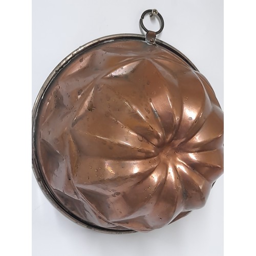 49 - Antique Brass and Copper Cake Mold with hanging loop, 20cm x 14cm