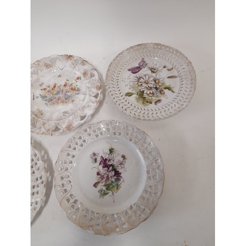 93 - 5 x Pierced plates with attached wall hangers, 21cm diameter