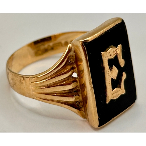 126 - 9ct Gold Signet Ring. Size T, 4.9grams.