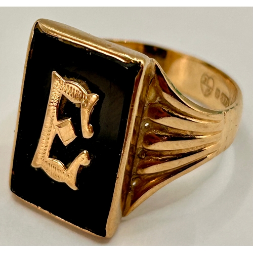 126 - 9ct Gold Signet Ring. Size T, 4.9grams.