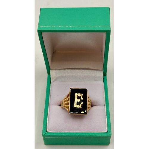 126 - 9ct Gold Signet Ring. Size T, 4.9grams.