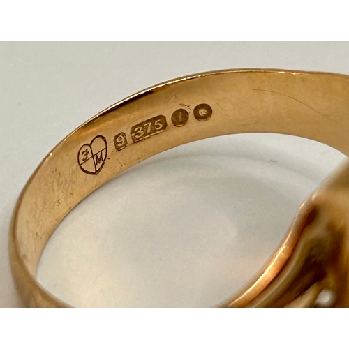 126 - 9ct Gold Signet Ring. Size T, 4.9grams.