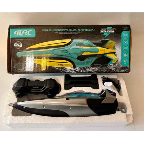 239 - New In Box Rc Remote Control High Speed Racing Boat.