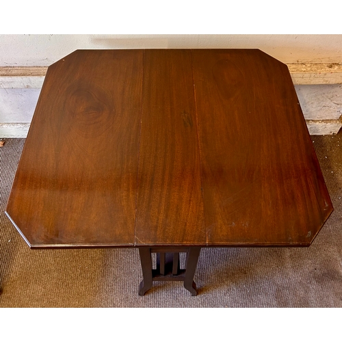 65 - Mahogany Sutherland Table. Opened 76cm x 61cm x 60cm. closed 61cm x 19cm x 60cm.