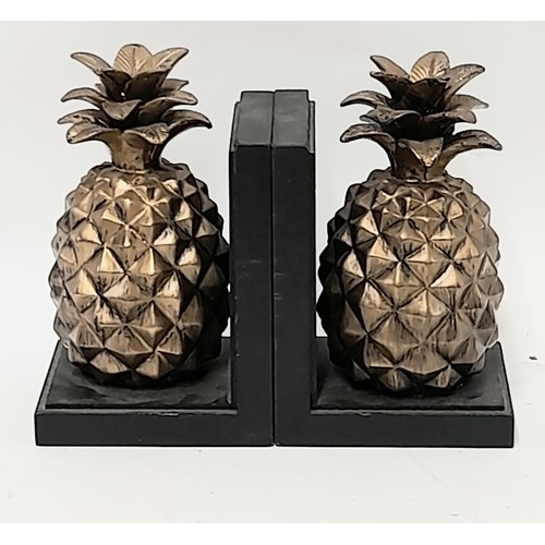 38 - Pair of Bookends with Pineapple Design, 11cm x 19cm