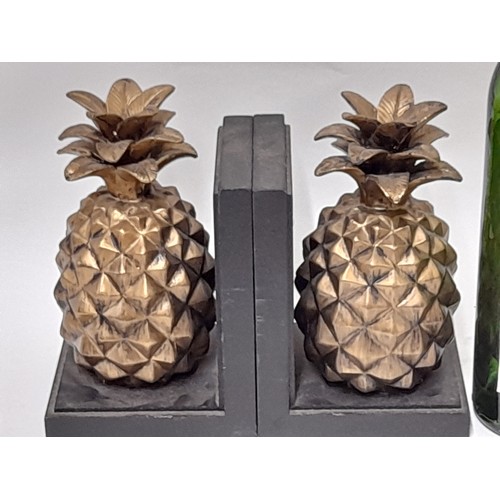 38 - Pair of Bookends with Pineapple Design, 11cm x 19cm