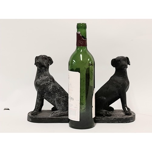 43 - Pair of Composite Bookends featuring a pair of Retriever Dogs, 15cm x 20cm (2)