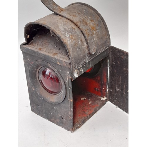 76 - Roadside warning Lamp with 3 Red Lenses, no Oil Burner