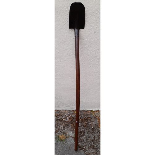 89 - Vintage long shaft Spade, total length 151cm