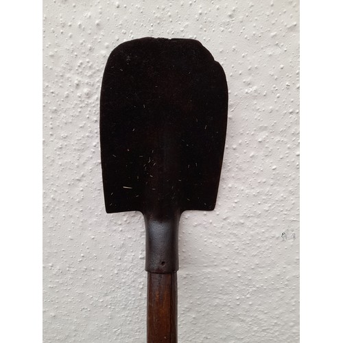 89 - Vintage long shaft Spade, total length 151cm