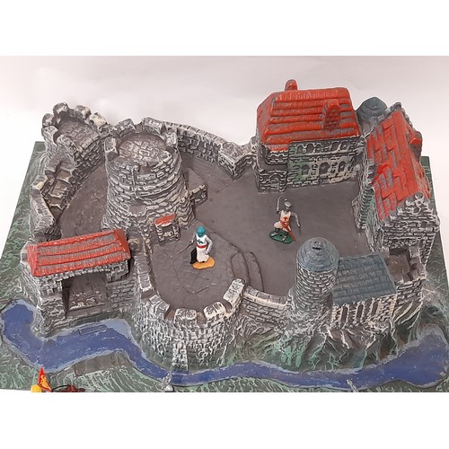 171 - Vintage Plastic Moulded Castle and some plastic figures, 57cm x 40cm 21cm