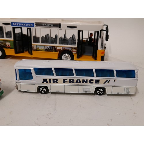 173 - 4 x Toy/collectors busses, bendy bus 38cm long