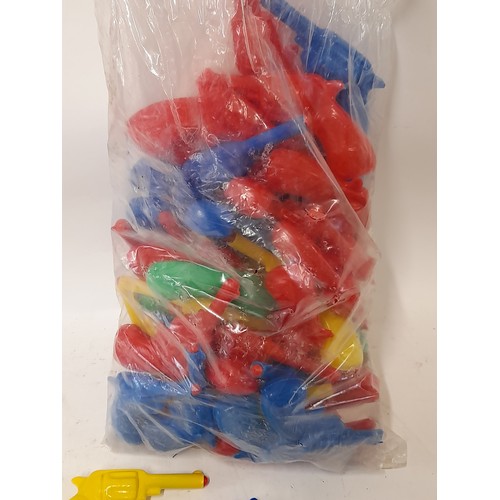 189 - Quantity of vintage water pistols, each pistol 15cm long x 8cm