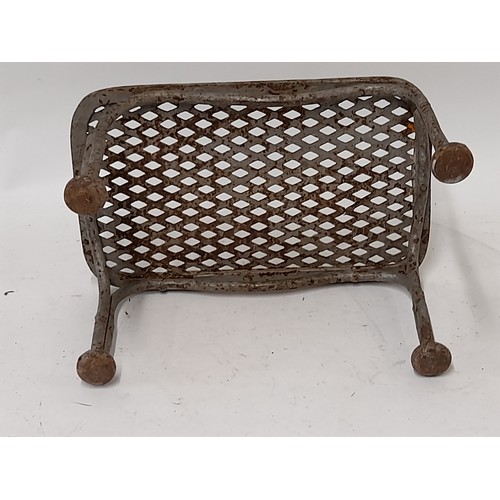 191 - Handmade Step /Trivet, Iron Legs with ball feet, 30cm x 19cm x 16cm