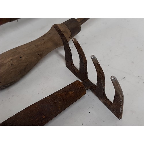 215 - 3 X Vintage Garden Tools to include a Dock lifter