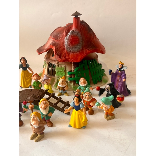 572 - Vintage House Of Snow White And The Seven Dwarfs Along With Various Characters Etc .  27cm x 15cm.