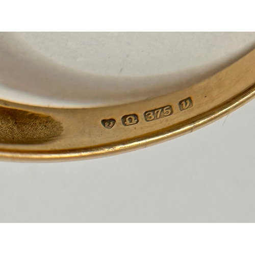 9Ct Hallmarked Gold Ring With Raised Coloured Stones. Size M, 3.16Grams.