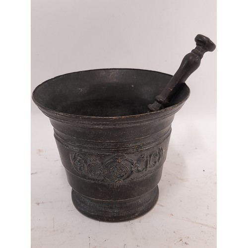 60 - Bronze / Brass Mortar and Pestle 11cm high x 13cm wide