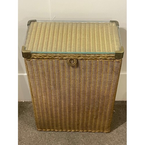 23 - Original Llyod Loom Glazed Top With Brass Corners Linen Basket With Original Label To Base.39 x 22 x... 