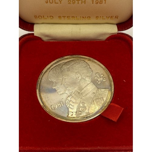 448 - Cased The Tower Mint Solid Sterling Silver Medal Commemorating The Marriage of HRH The Prince of Wal... 