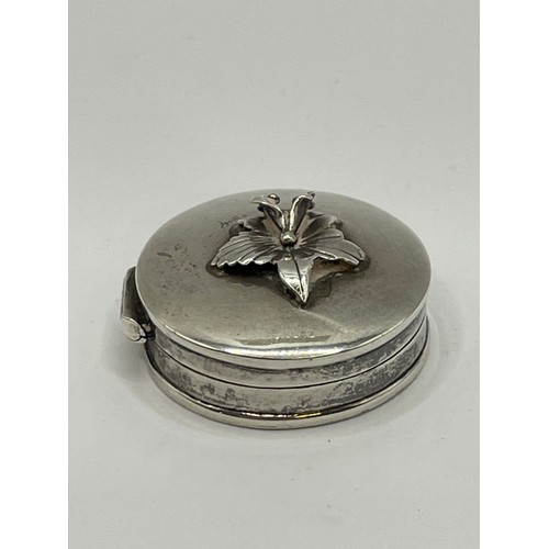 417 - Decorative Silver 925 Hallmarked Pill Box With Leaf Decoration To Lid 10.6g