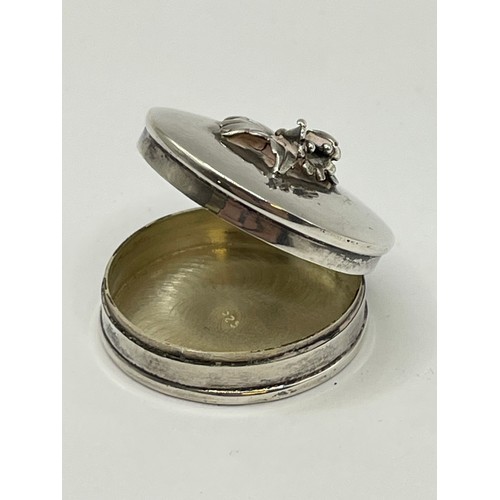 417 - Decorative Silver 925 Hallmarked Pill Box With Leaf Decoration To Lid 10.6g