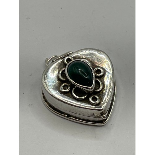 421 - Silver 925 Heart Shaped  Pill Box With Central Stone To Lid. 9.7g