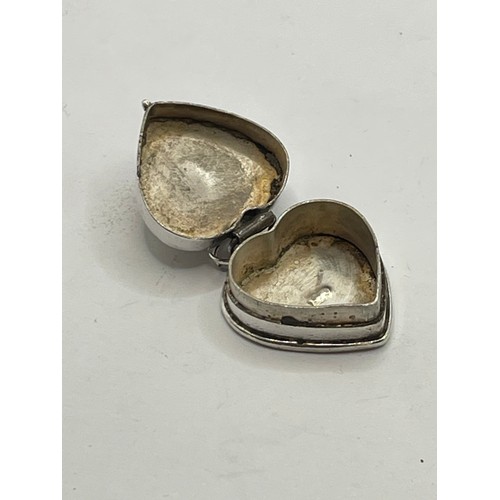 421 - Silver 925 Heart Shaped  Pill Box With Central Stone To Lid. 9.7g