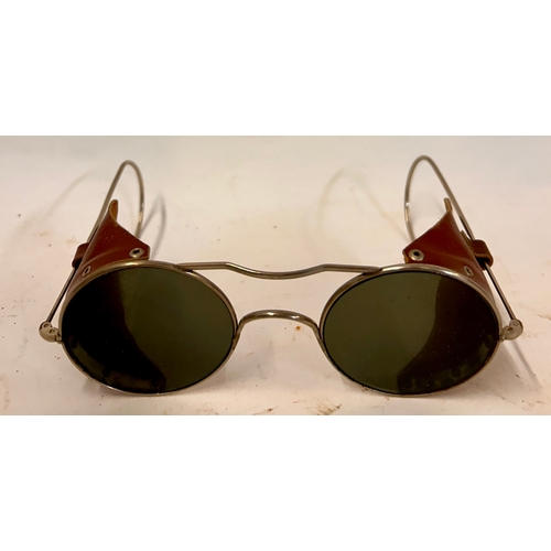 515 - Pair Of Military R.A.F Anti Glare Spectacles In Metal Case. 14cm x 6cm x 3cm.