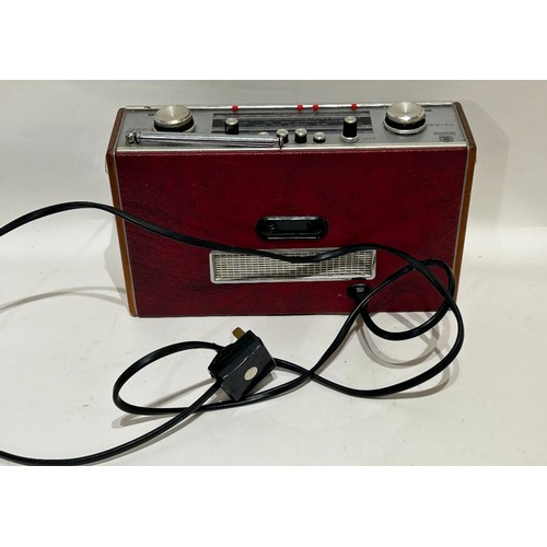 207 - Vintage Roberts R606-MB Radio