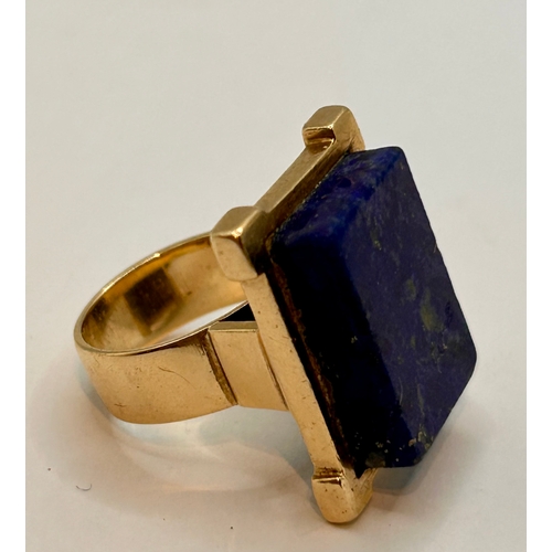 221 - Beautiful Vintage Heavy Gauge 9Ct Gold Hallmarked Ring With Lapis Lazuli Stone. Size O, 15.82Grams.