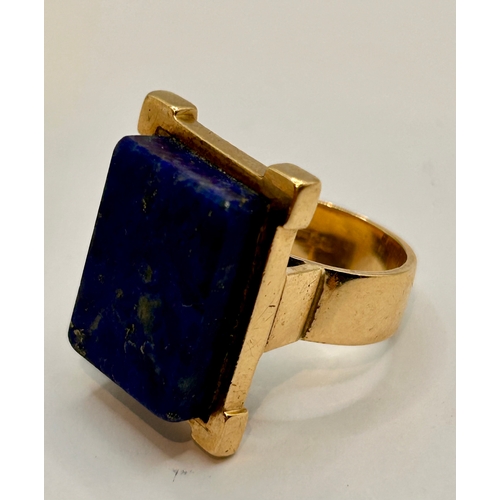 221 - Beautiful Vintage Heavy Gauge 9Ct Gold Hallmarked Ring With Lapis Lazuli Stone. Size O, 15.82Grams.