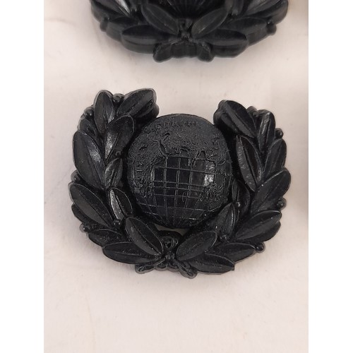 187 - 4 x Royal Marine Plastic economy Collar Badges